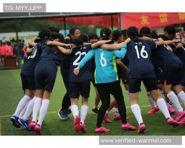 足球赛小练笔：在绿茵场上追逐梦想与友谊的精彩瞬间